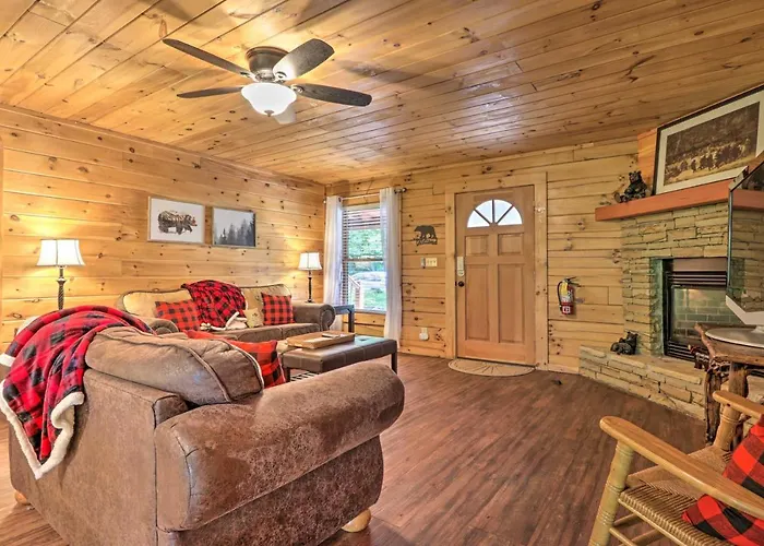 Cabin With Deck And Fireplace Less Than 3 Mi To Dollywood!