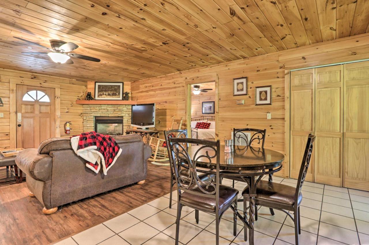 With Deck And Fireplace Less Than 3 Mi To Dollywood! Ferienhaus