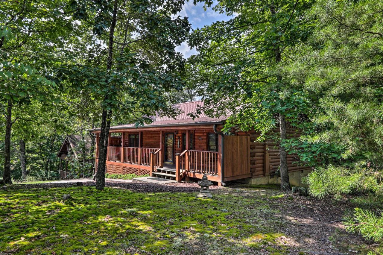 Hébergement de vacances With Deck And Fireplace Less Than 3 Mi To Dollywood!